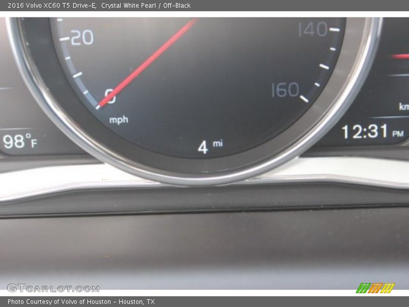 Crystal White Pearl / Off-Black 2016 Volvo XC60 T5 Drive-E