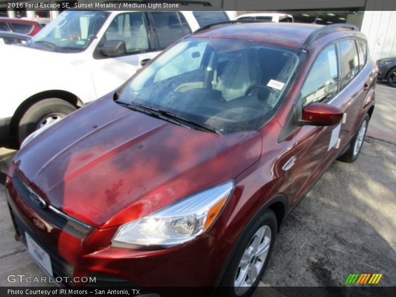 Sunset Metallic / Medium Light Stone 2016 Ford Escape SE