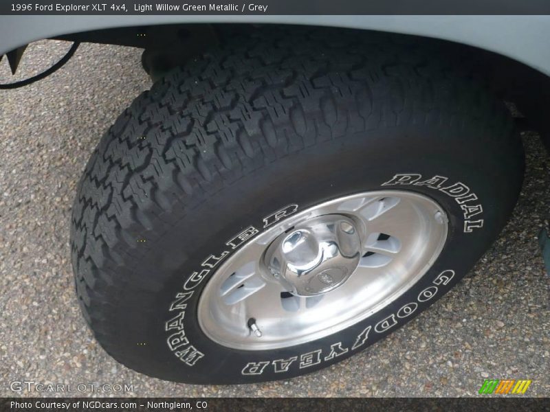 Light Willow Green Metallic / Grey 1996 Ford Explorer XLT 4x4