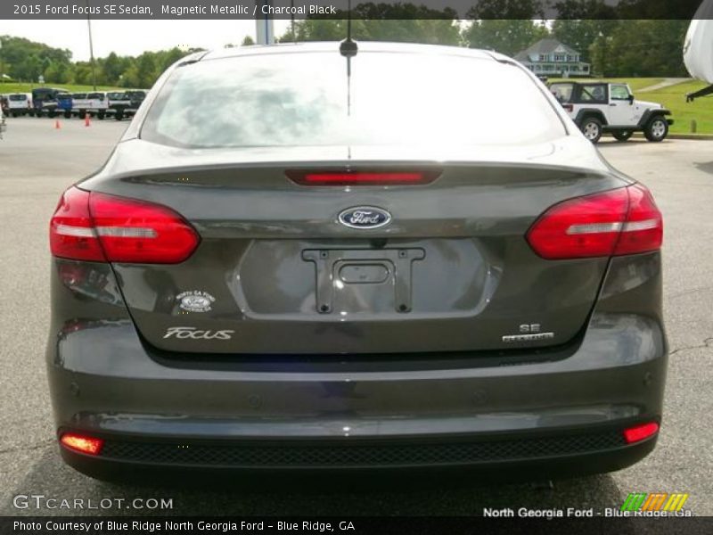 Magnetic Metallic / Charcoal Black 2015 Ford Focus SE Sedan