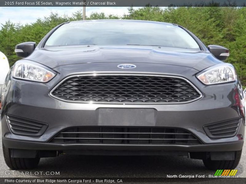 Magnetic Metallic / Charcoal Black 2015 Ford Focus SE Sedan