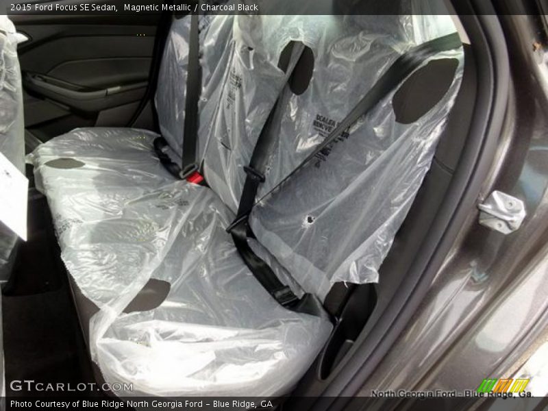 Magnetic Metallic / Charcoal Black 2015 Ford Focus SE Sedan