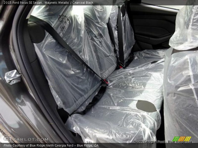 Magnetic Metallic / Charcoal Black 2015 Ford Focus SE Sedan