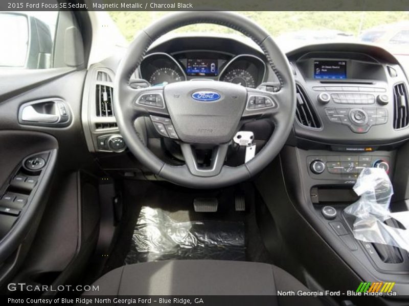 Magnetic Metallic / Charcoal Black 2015 Ford Focus SE Sedan