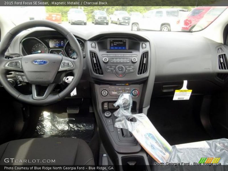 Magnetic Metallic / Charcoal Black 2015 Ford Focus SE Sedan