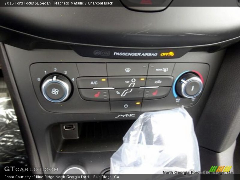 Magnetic Metallic / Charcoal Black 2015 Ford Focus SE Sedan