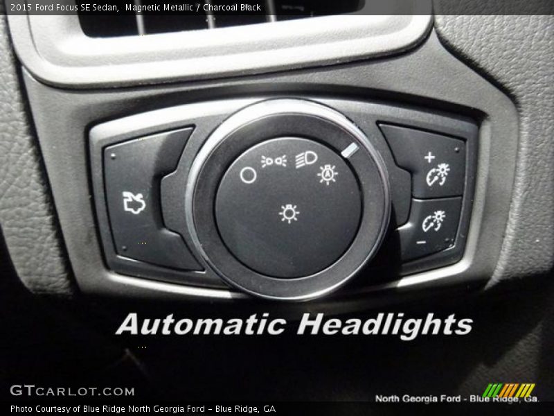 Magnetic Metallic / Charcoal Black 2015 Ford Focus SE Sedan