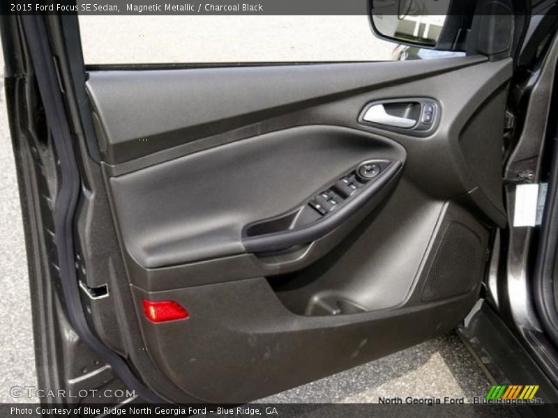 Magnetic Metallic / Charcoal Black 2015 Ford Focus SE Sedan
