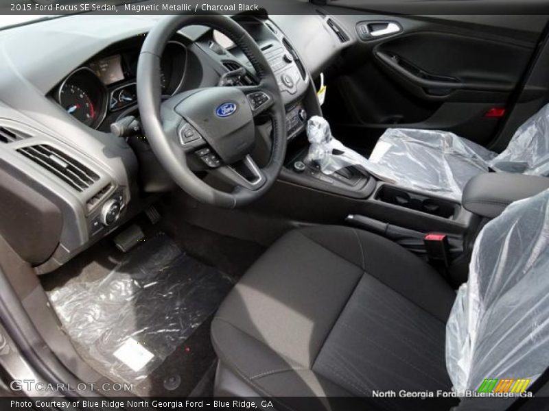 Magnetic Metallic / Charcoal Black 2015 Ford Focus SE Sedan