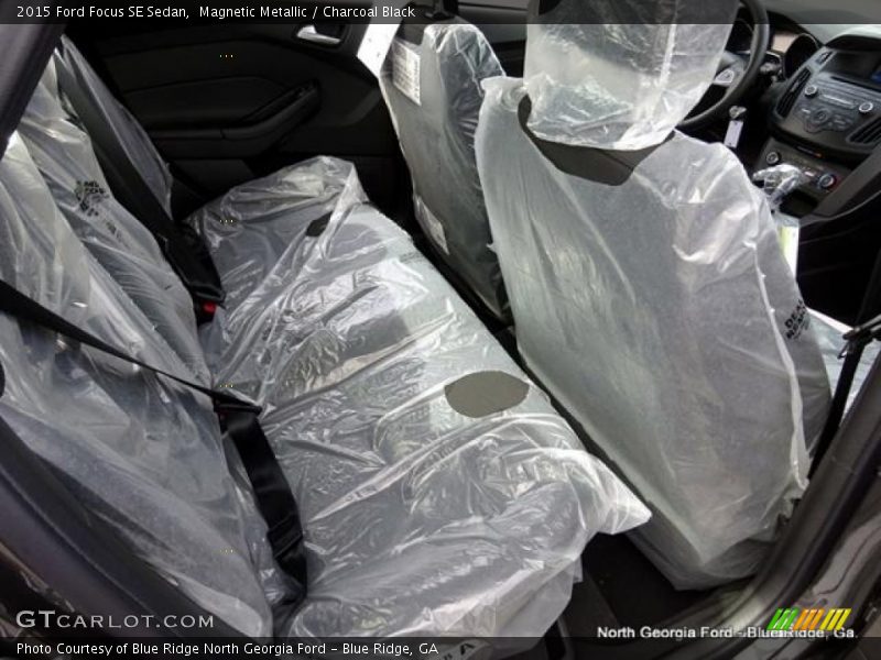 Magnetic Metallic / Charcoal Black 2015 Ford Focus SE Sedan