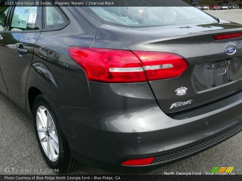 Magnetic Metallic / Charcoal Black 2015 Ford Focus SE Sedan