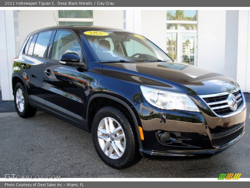 Deep Black Metallic / Clay Gray 2011 Volkswagen Tiguan S