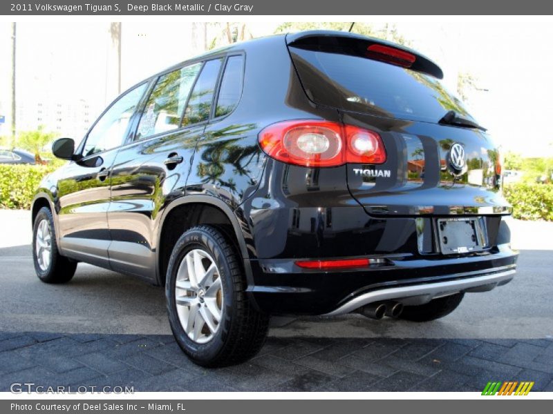 Deep Black Metallic / Clay Gray 2011 Volkswagen Tiguan S