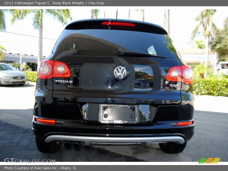 Deep Black Metallic / Clay Gray 2011 Volkswagen Tiguan S