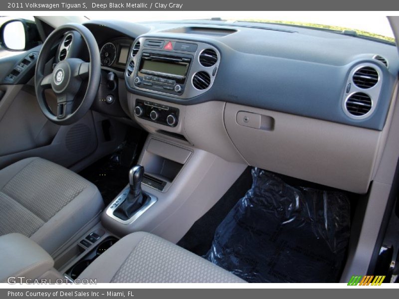 Deep Black Metallic / Clay Gray 2011 Volkswagen Tiguan S