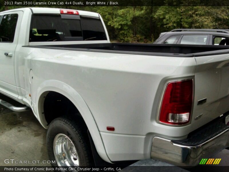 Bright White / Black 2013 Ram 3500 Laramie Crew Cab 4x4 Dually