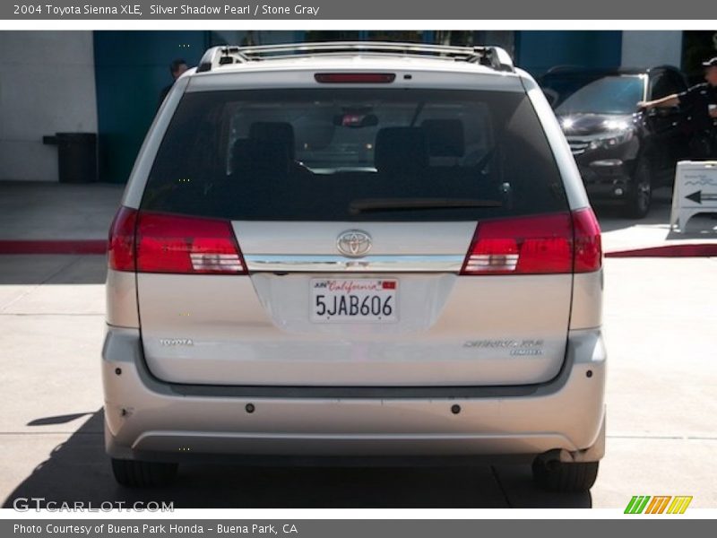 Silver Shadow Pearl / Stone Gray 2004 Toyota Sienna XLE