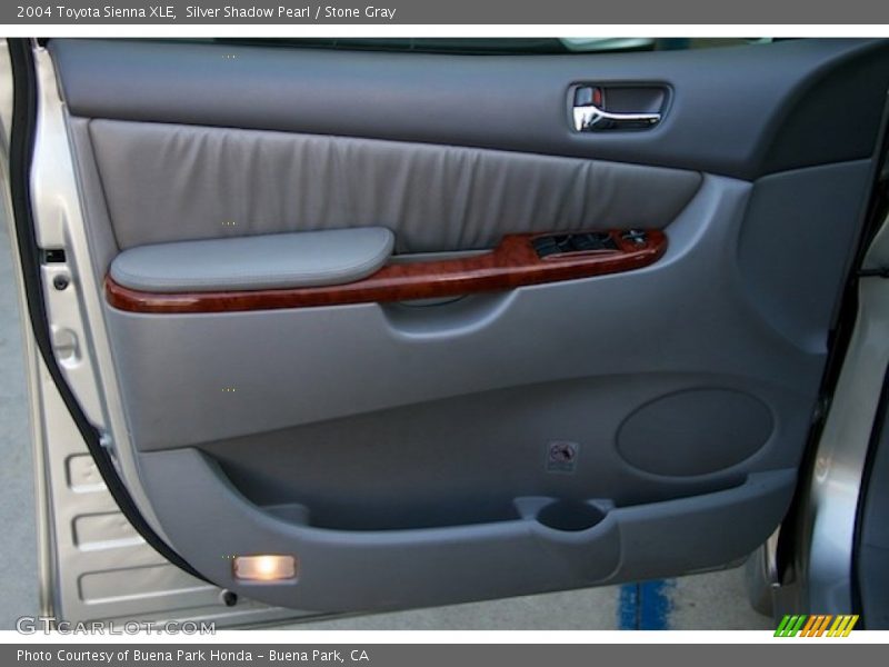 Silver Shadow Pearl / Stone Gray 2004 Toyota Sienna XLE
