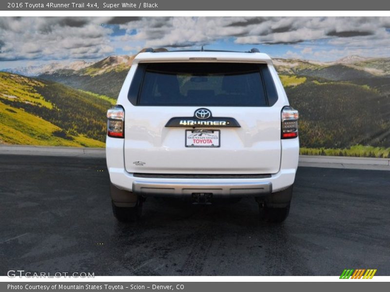 Super White / Black 2016 Toyota 4Runner Trail 4x4