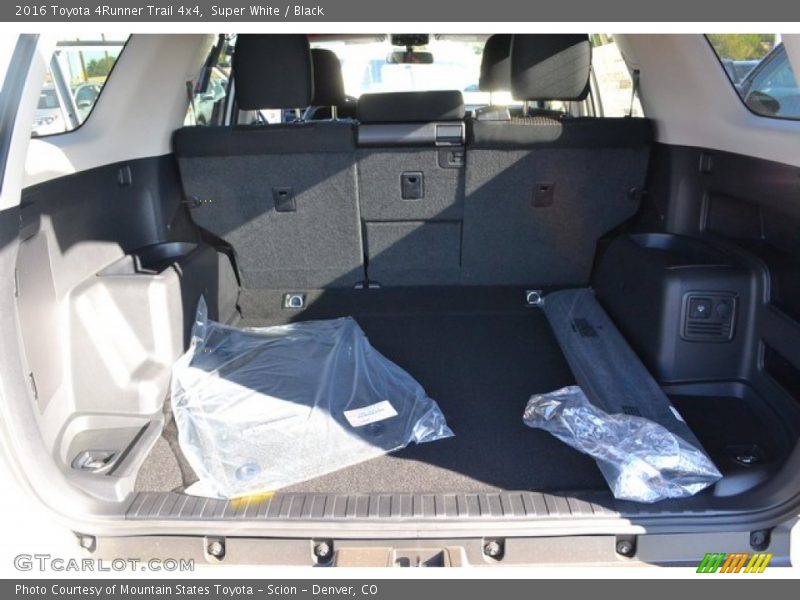 Super White / Black 2016 Toyota 4Runner Trail 4x4