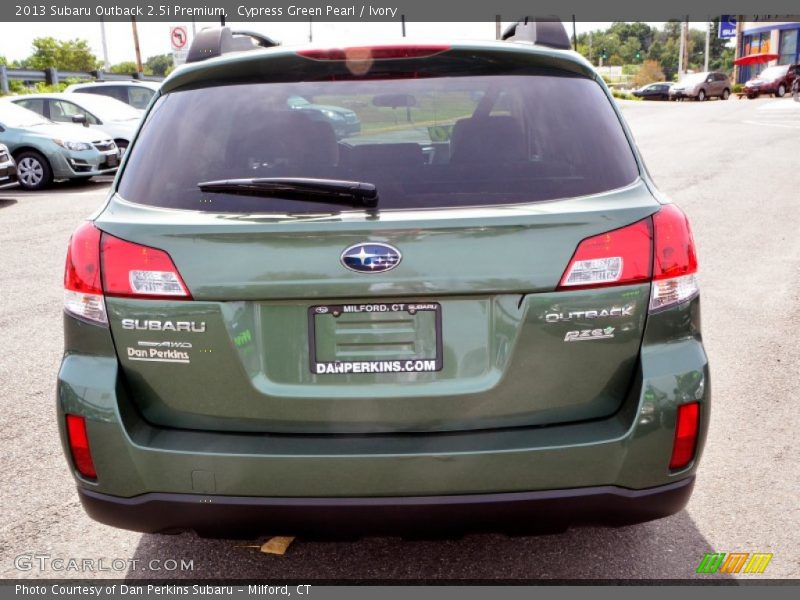 Cypress Green Pearl / Ivory 2013 Subaru Outback 2.5i Premium