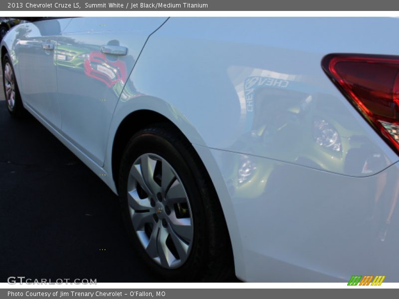 Summit White / Jet Black/Medium Titanium 2013 Chevrolet Cruze LS