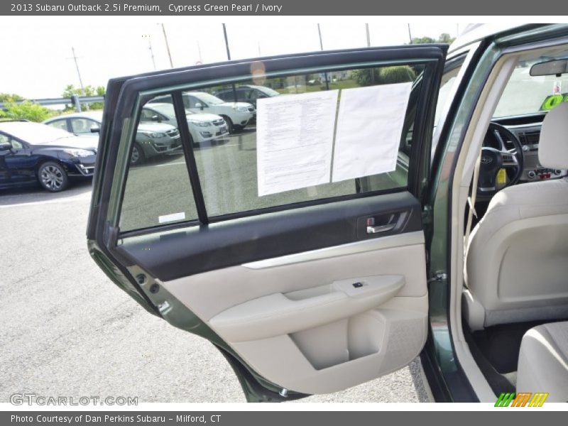 Cypress Green Pearl / Ivory 2013 Subaru Outback 2.5i Premium