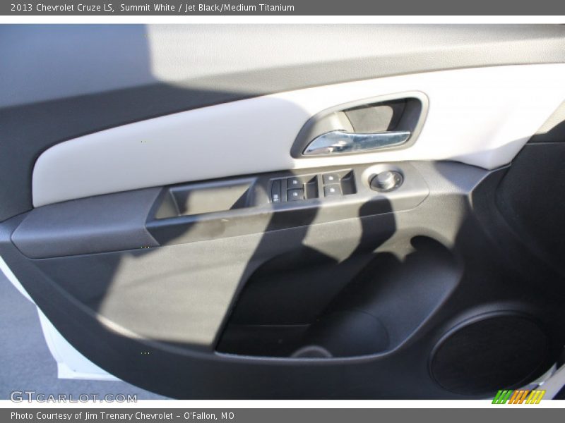 Summit White / Jet Black/Medium Titanium 2013 Chevrolet Cruze LS
