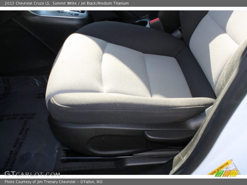 Summit White / Jet Black/Medium Titanium 2013 Chevrolet Cruze LS