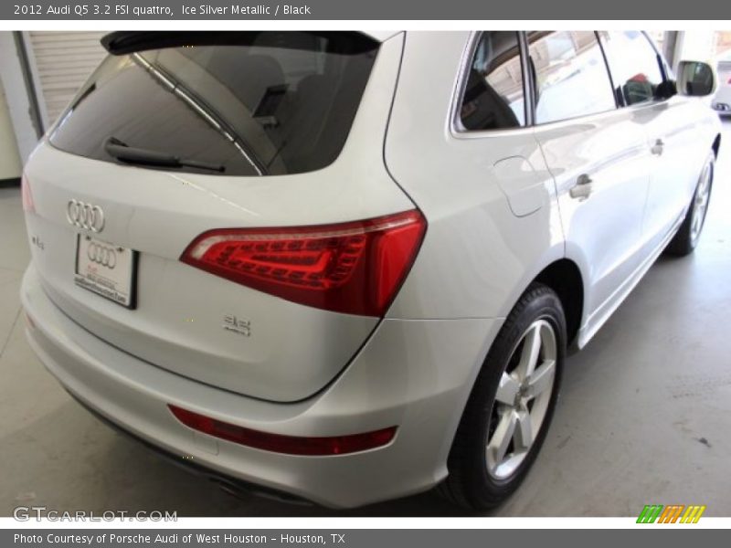 Ice Silver Metallic / Black 2012 Audi Q5 3.2 FSI quattro