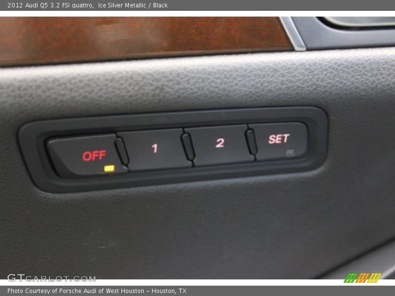 Ice Silver Metallic / Black 2012 Audi Q5 3.2 FSI quattro