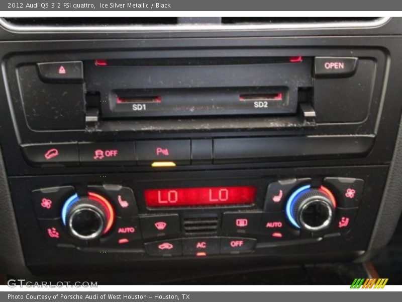 Ice Silver Metallic / Black 2012 Audi Q5 3.2 FSI quattro