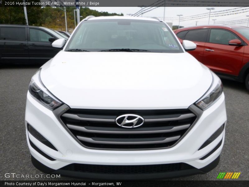 Winter White / Beige 2016 Hyundai Tucson SE AWD