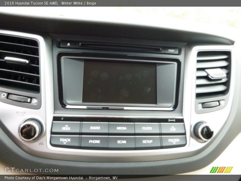 Winter White / Beige 2016 Hyundai Tucson SE AWD