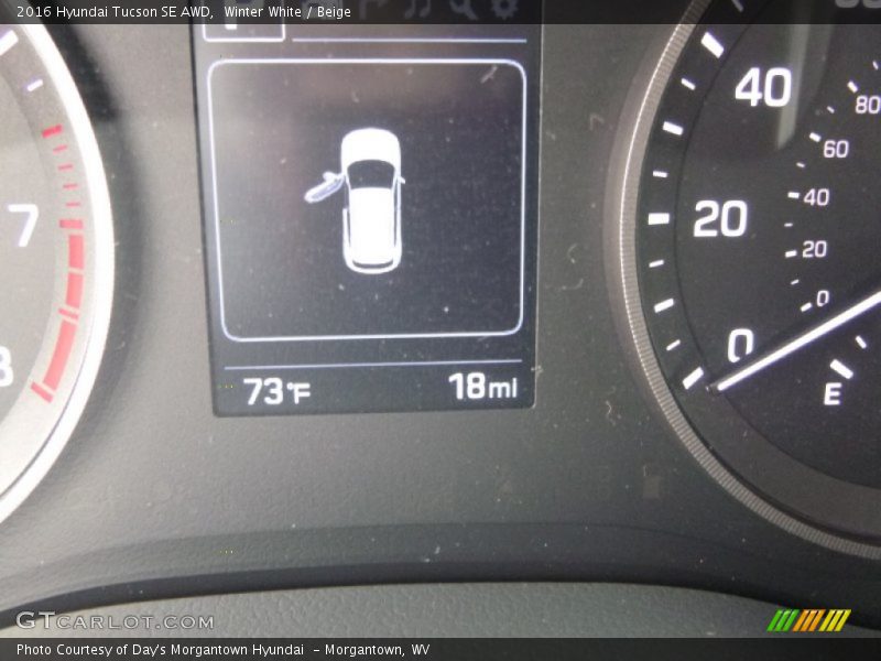 Winter White / Beige 2016 Hyundai Tucson SE AWD
