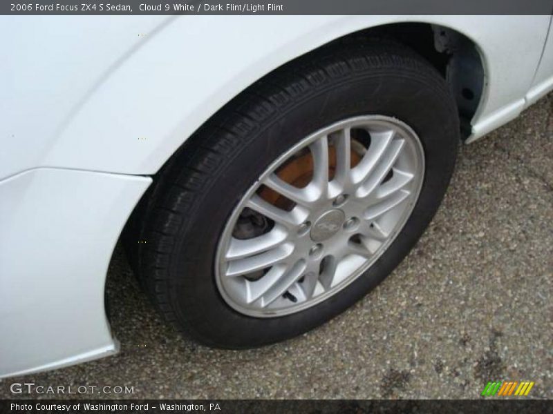 Cloud 9 White / Dark Flint/Light Flint 2006 Ford Focus ZX4 S Sedan