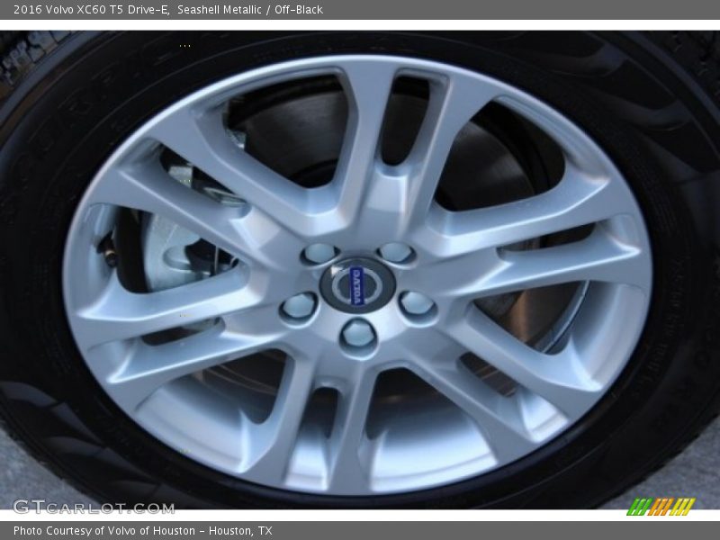 Seashell Metallic / Off-Black 2016 Volvo XC60 T5 Drive-E