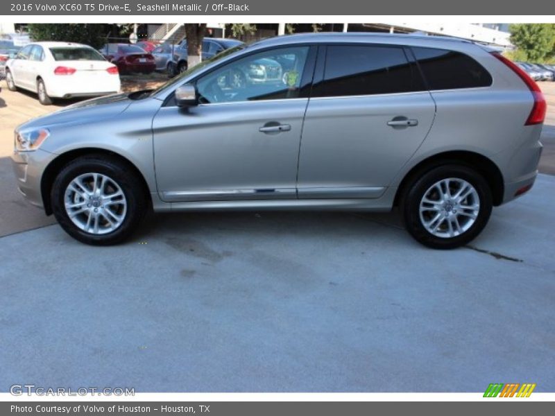 Seashell Metallic / Off-Black 2016 Volvo XC60 T5 Drive-E