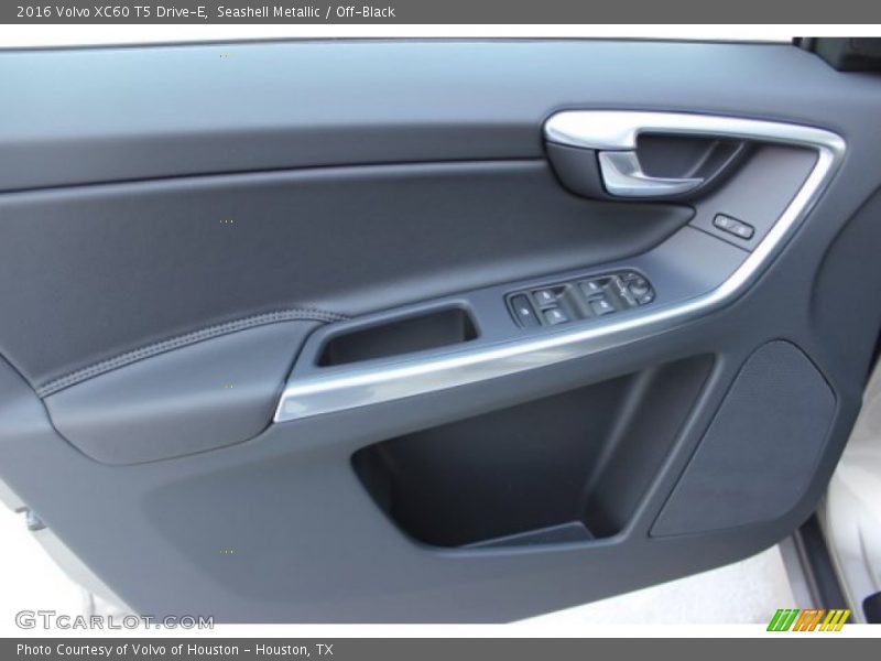 Seashell Metallic / Off-Black 2016 Volvo XC60 T5 Drive-E