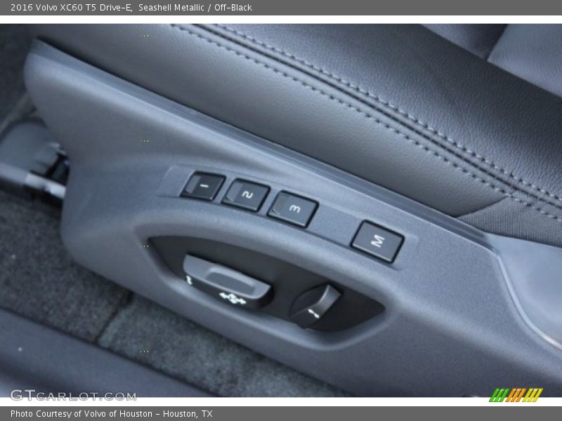 Seashell Metallic / Off-Black 2016 Volvo XC60 T5 Drive-E