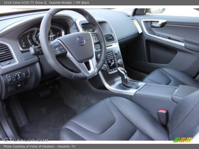 Seashell Metallic / Off-Black 2016 Volvo XC60 T5 Drive-E