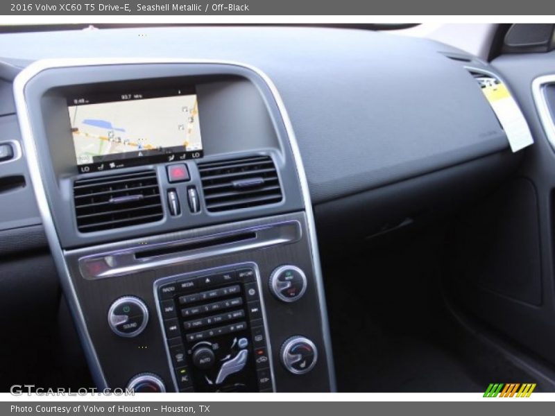 Seashell Metallic / Off-Black 2016 Volvo XC60 T5 Drive-E