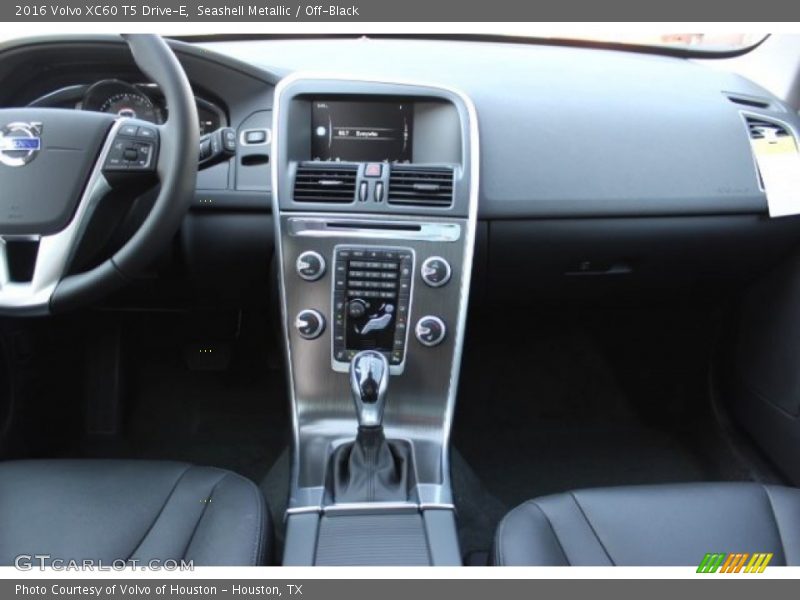 Seashell Metallic / Off-Black 2016 Volvo XC60 T5 Drive-E