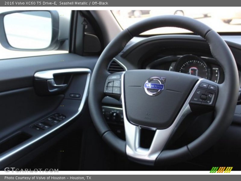 Seashell Metallic / Off-Black 2016 Volvo XC60 T5 Drive-E