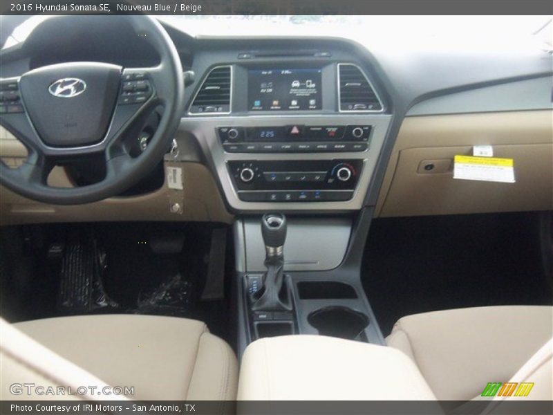 Nouveau Blue / Beige 2016 Hyundai Sonata SE