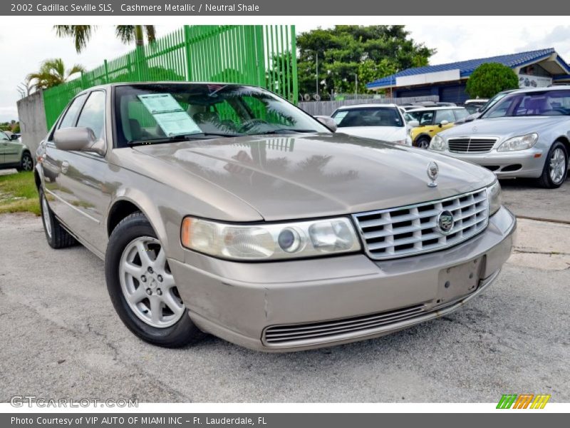 Front 3/4 View of 2002 Seville SLS