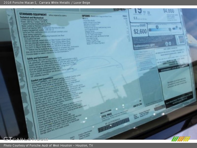 Carrara White Metallic / Luxor Beige 2016 Porsche Macan S