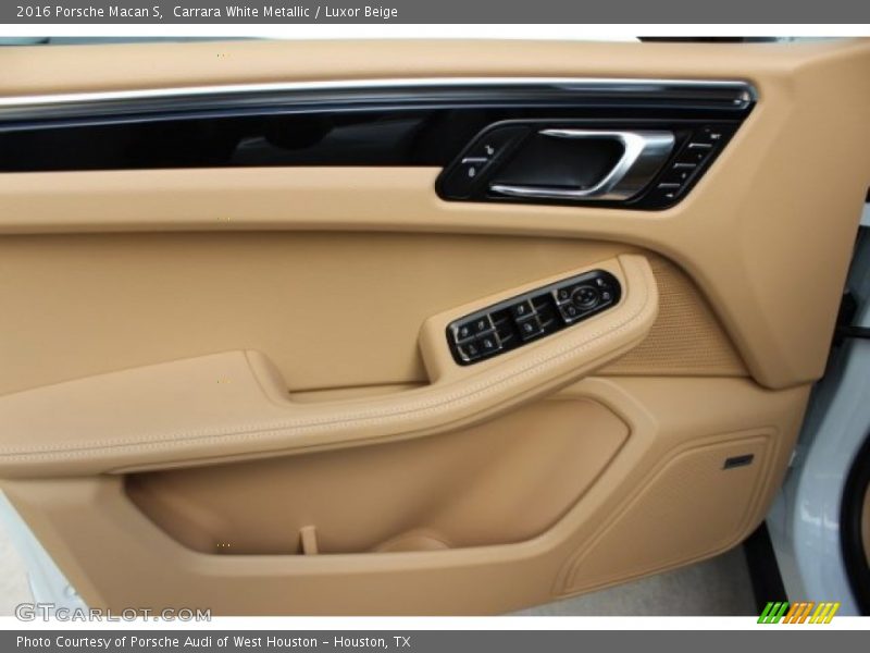 Carrara White Metallic / Luxor Beige 2016 Porsche Macan S