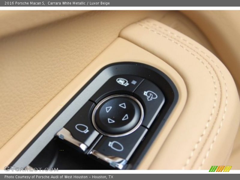 Carrara White Metallic / Luxor Beige 2016 Porsche Macan S