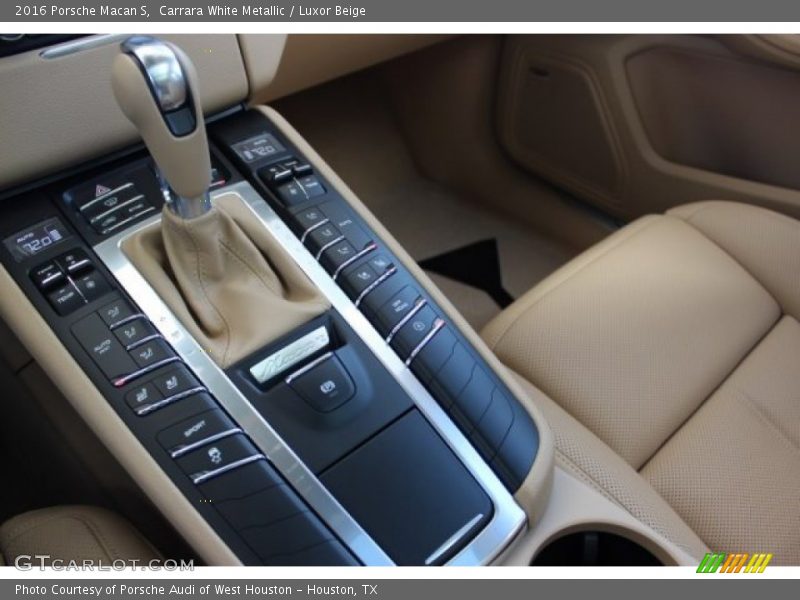 Carrara White Metallic / Luxor Beige 2016 Porsche Macan S